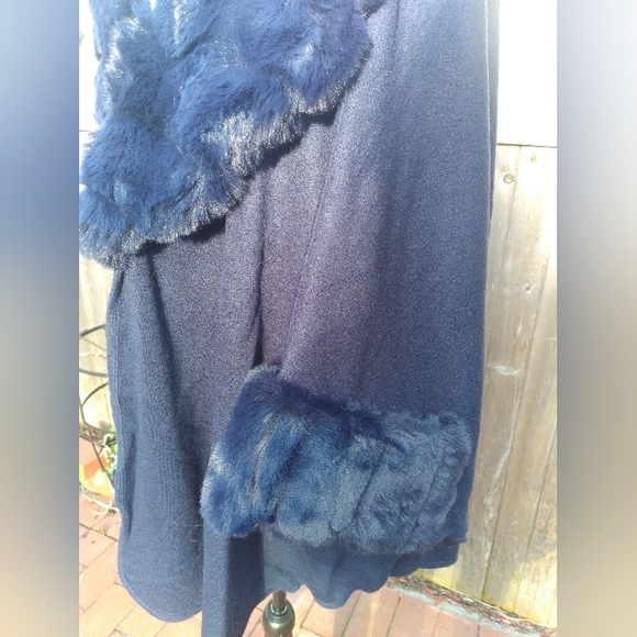 🍁 🎄 Beautiful Jacket faux fur accents OS Navy Blue color 😲 - Picture 5 of 13
